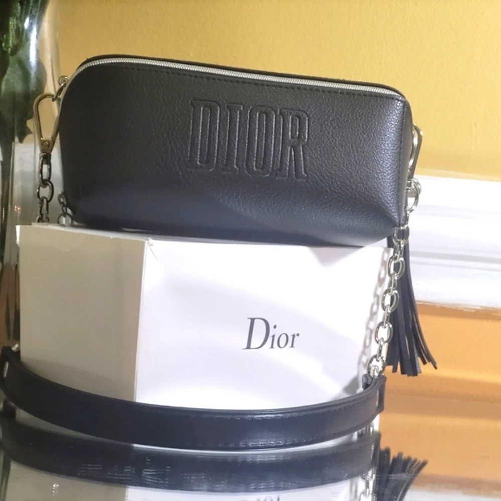 Host pick 🔥 Dior🔥beauty pouch convertible shoulder bag - Picture 5 of 17